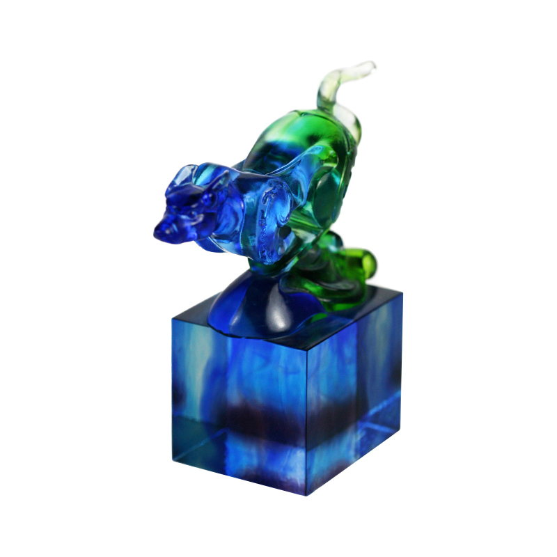 Классический орнамент из сине-зеленого стекла