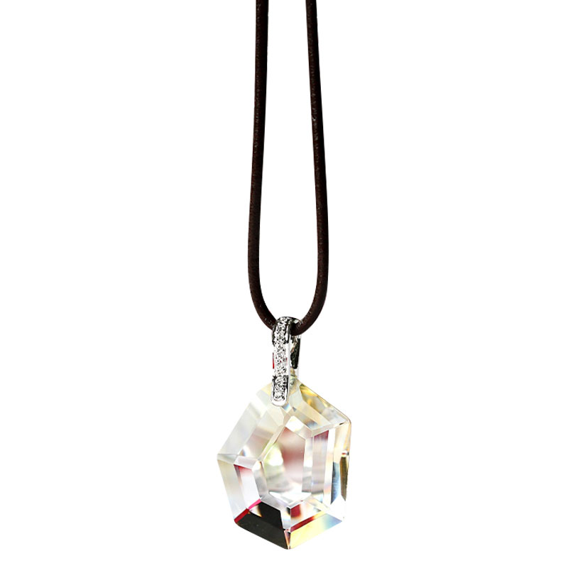 Ожерелье серебряного цвета с креплением стеклянного кулона