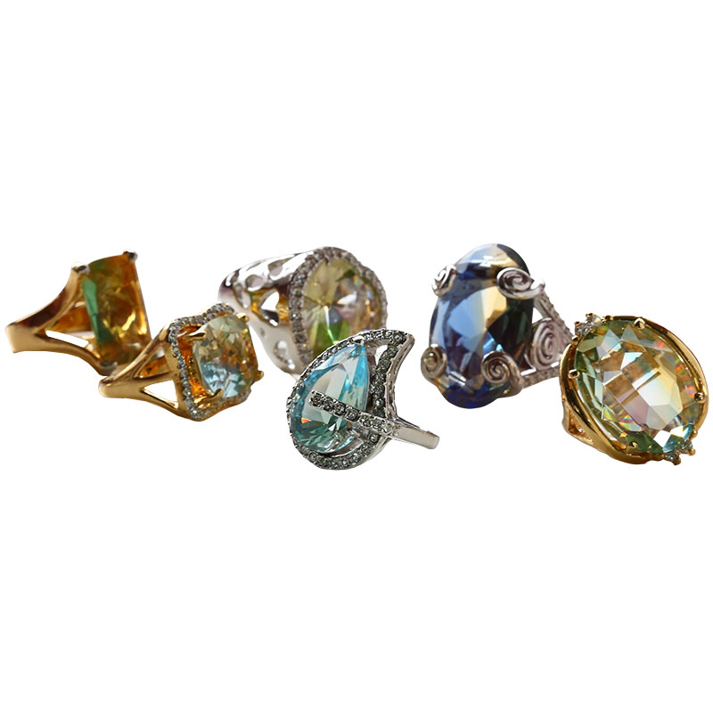 Кольцо с каплевидным граненым стеклом