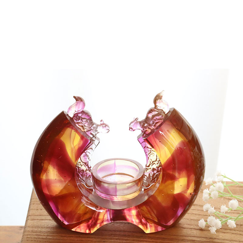 Подсвечник с глазурью фиолетового цвета