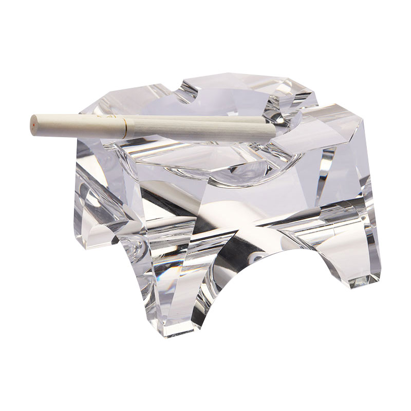 Прозрачная стеклянная хрустальная пепельница простого геометрического дизайна