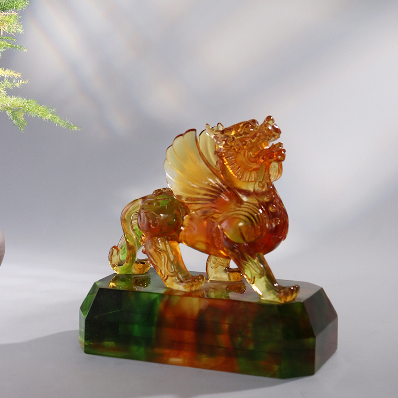 Кристально прозрачные украшения в виде зверей из цветной глазури