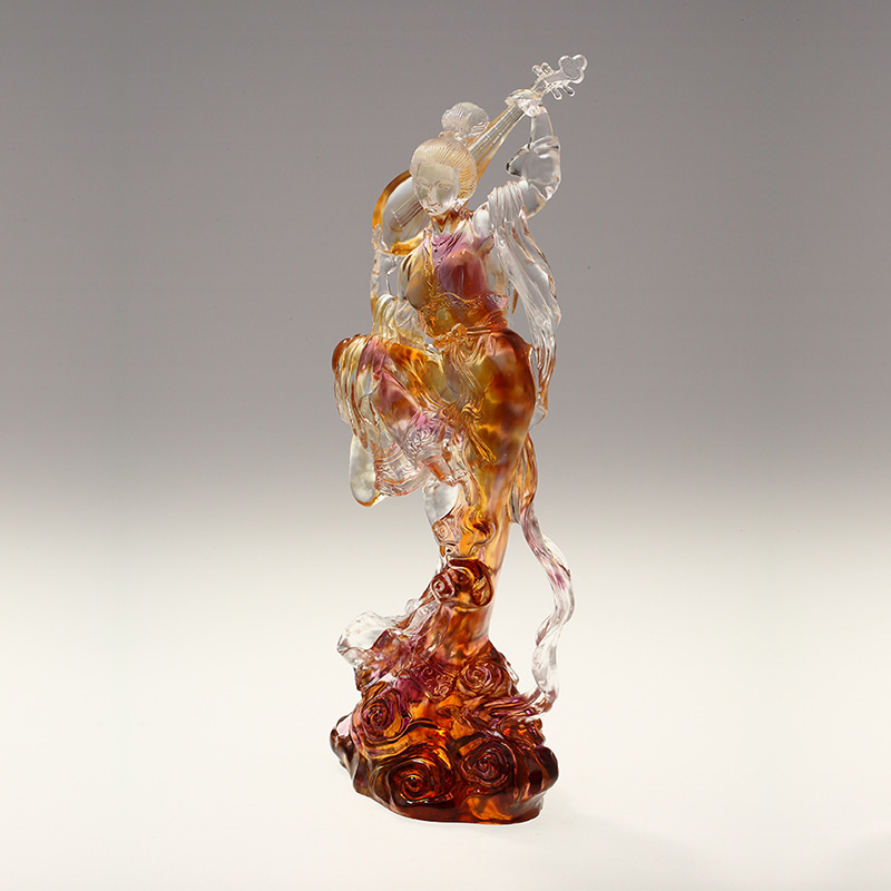 Элегантные и изящные женские украшения из стеклянной скульптуры.