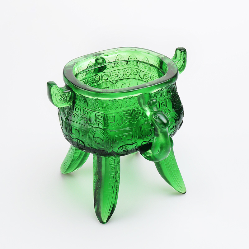 Изумрудно-зеленый штатив из хрустального стекла с ручками в форме ушек.