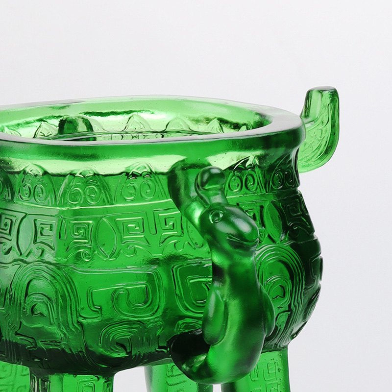 Изумрудно-зеленый штатив из хрустального стекла с ручками в форме ушек.