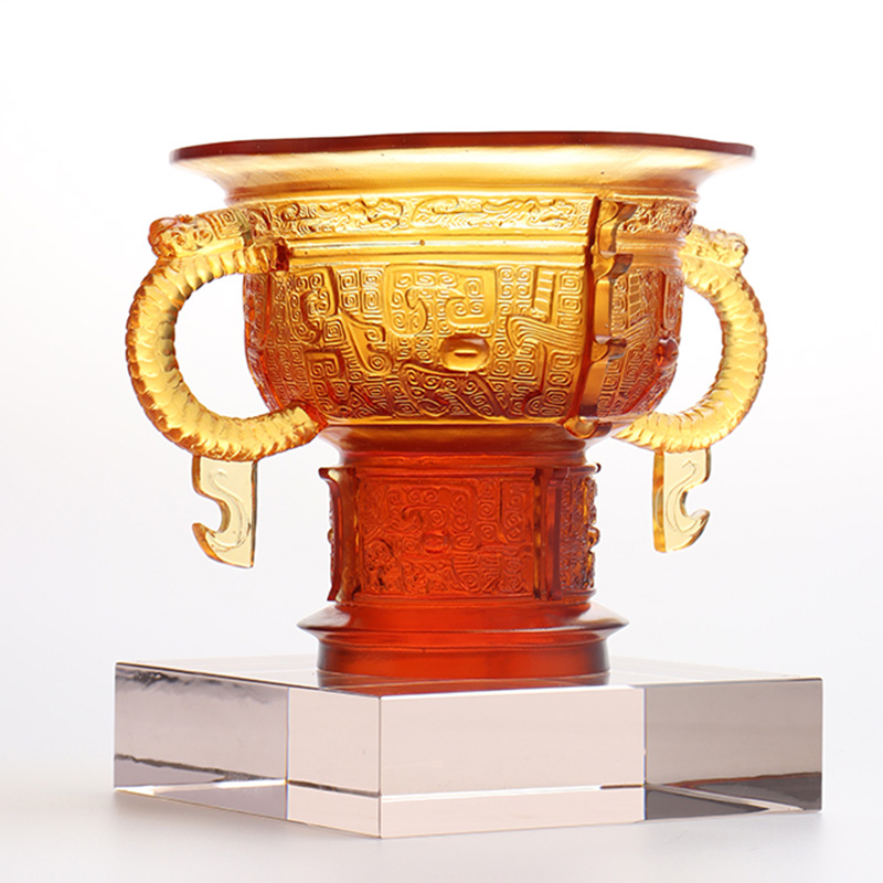 Китайский штатив с ручкой из ушей дракона и узором из шипов.