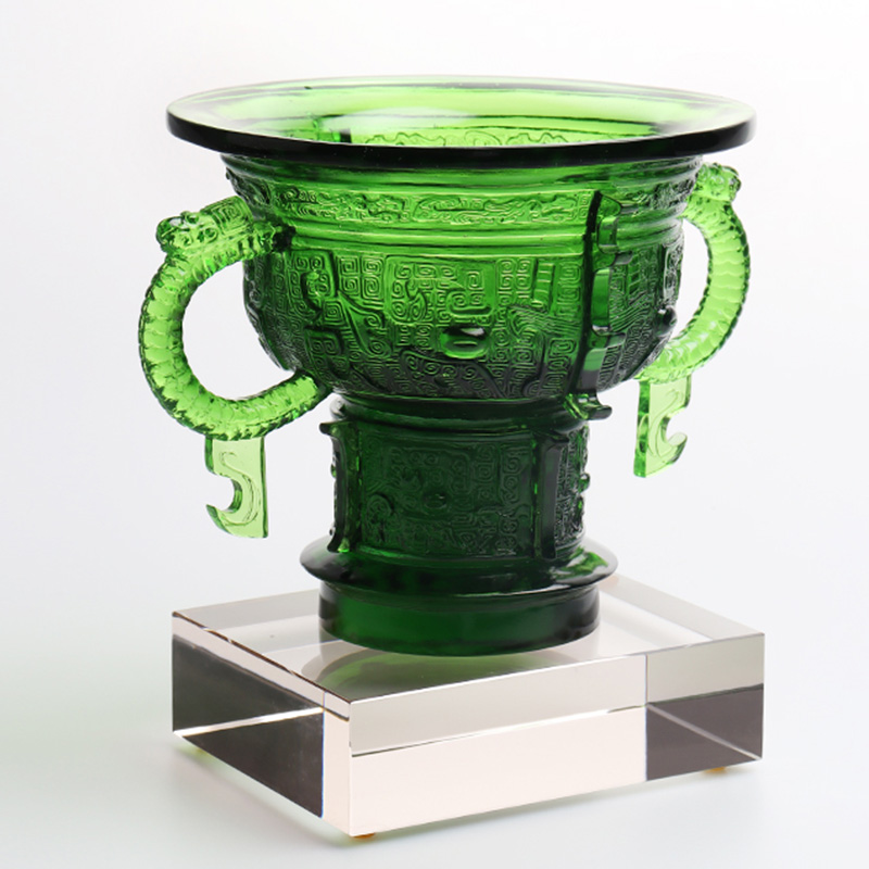 Китайский штатив с ручкой из ушей дракона и узором из шипов.