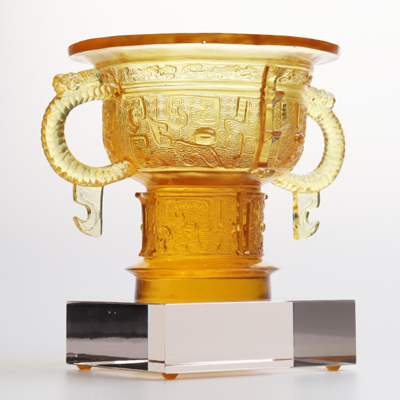 Китайский штатив с ручкой из ушей дракона и узором из шипов.