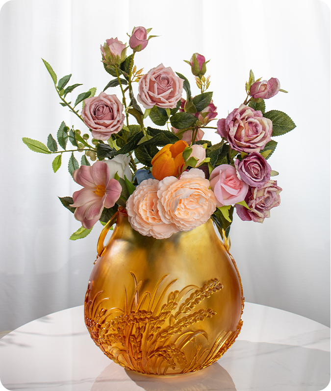 Обещание обильного урожая: стеклянный сосуд с двумя ручками