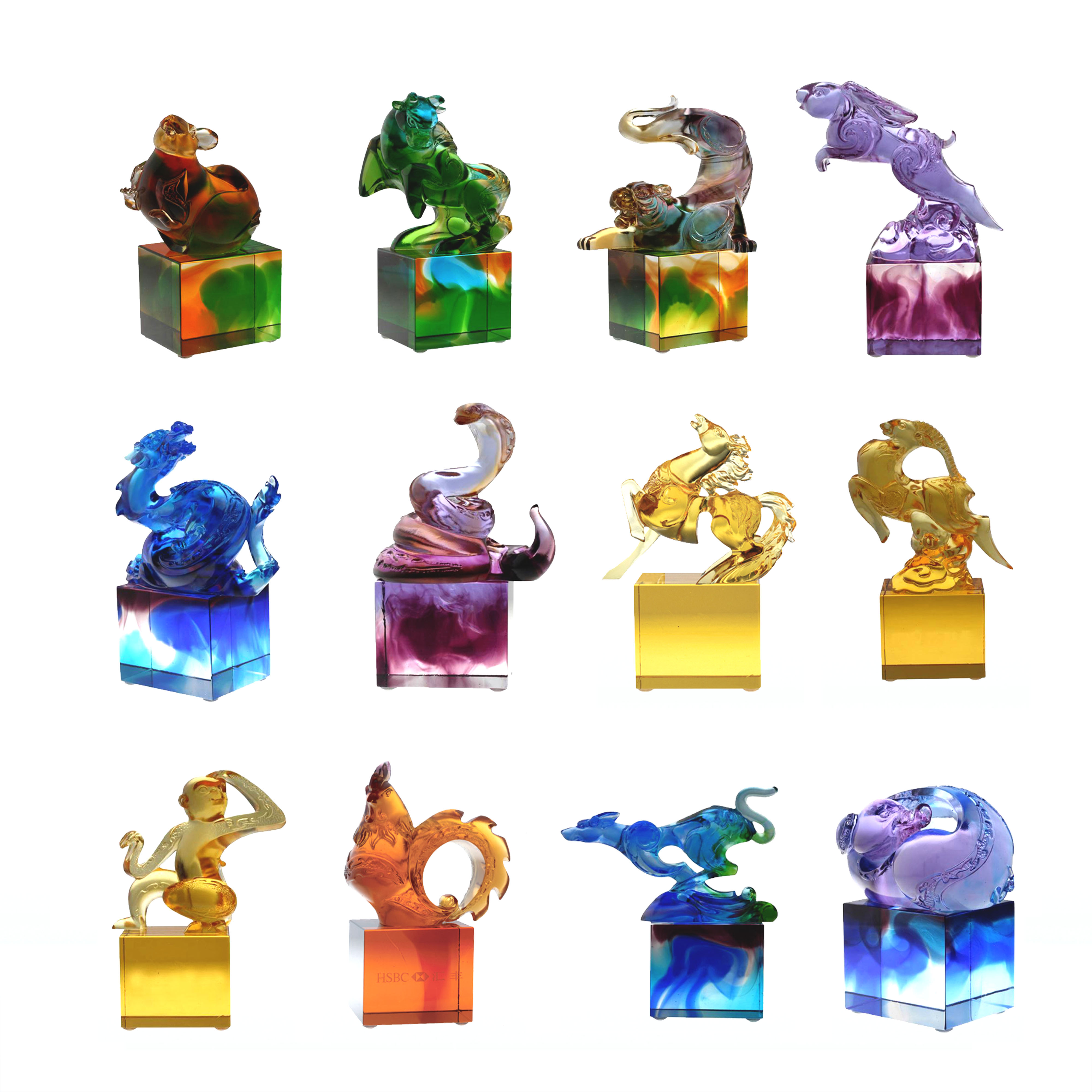 Классический орнамент из сине-зеленого стекла